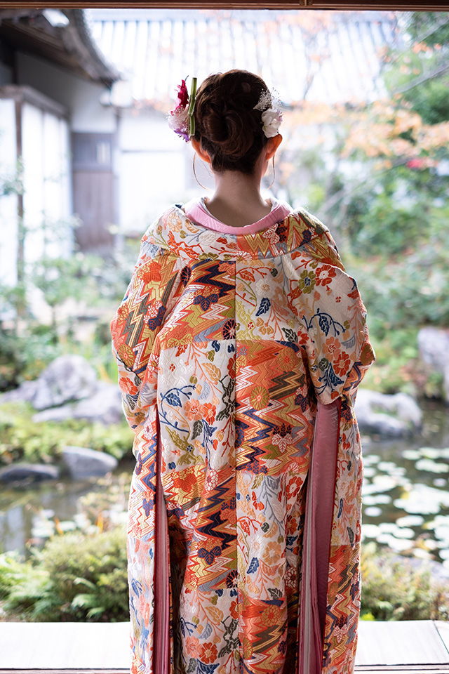 ブライダル前撮り新婦の後ろ姿の写真